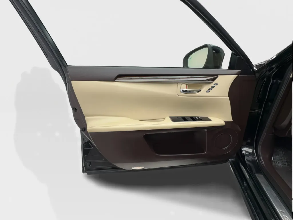 Lexus ES photo 29