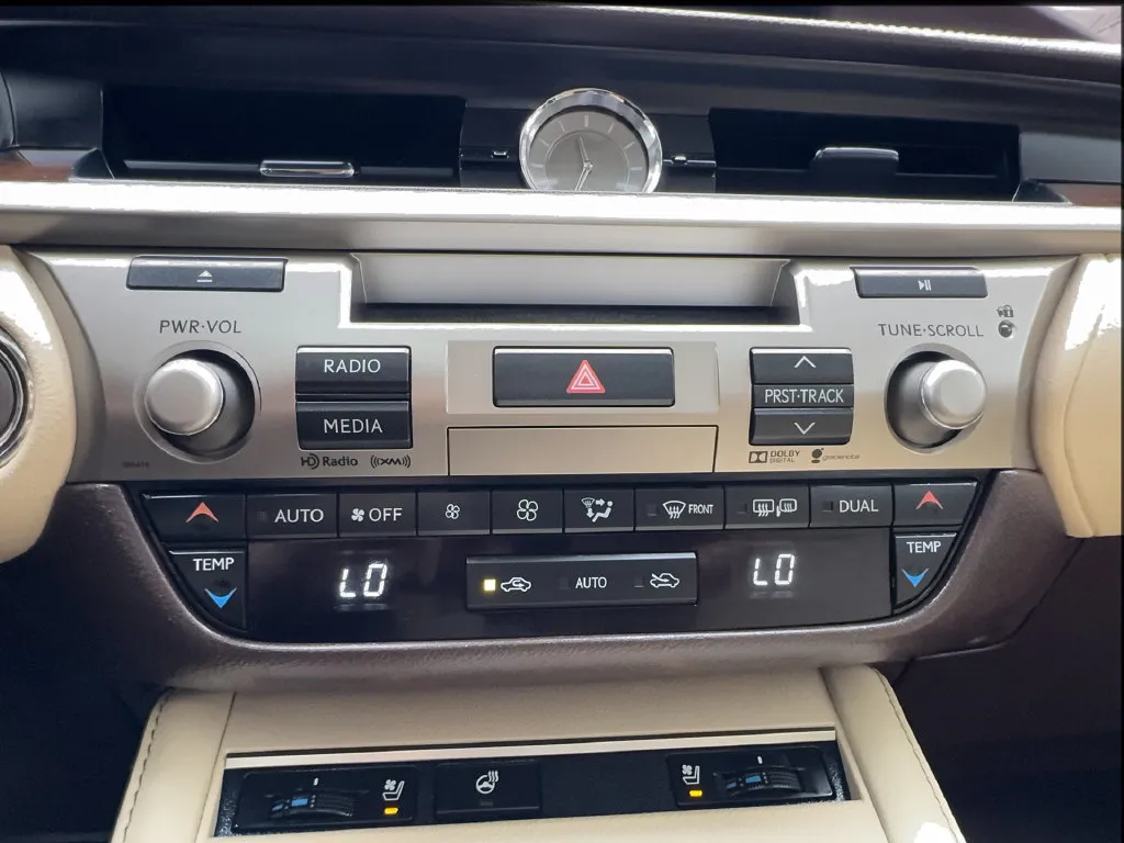 Lexus ES photo 46