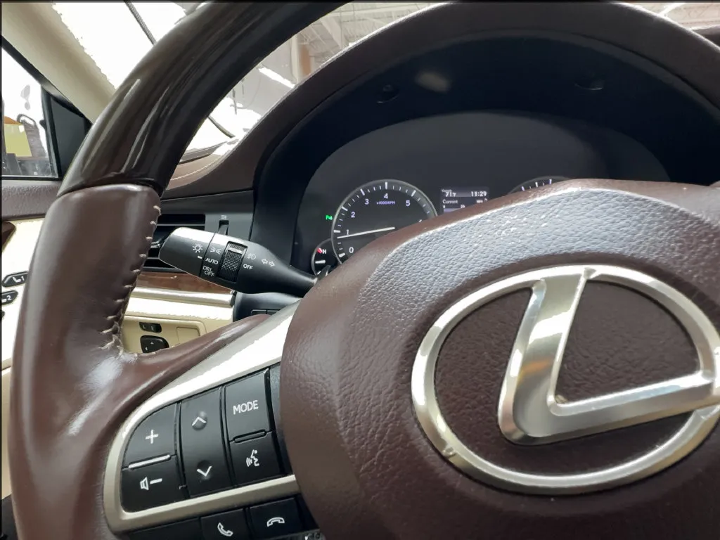 Lexus ES photo 51