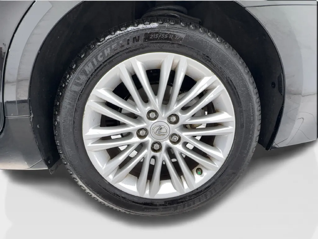 Lexus ES photo 14