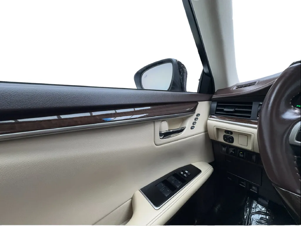 Lexus ES photo 43