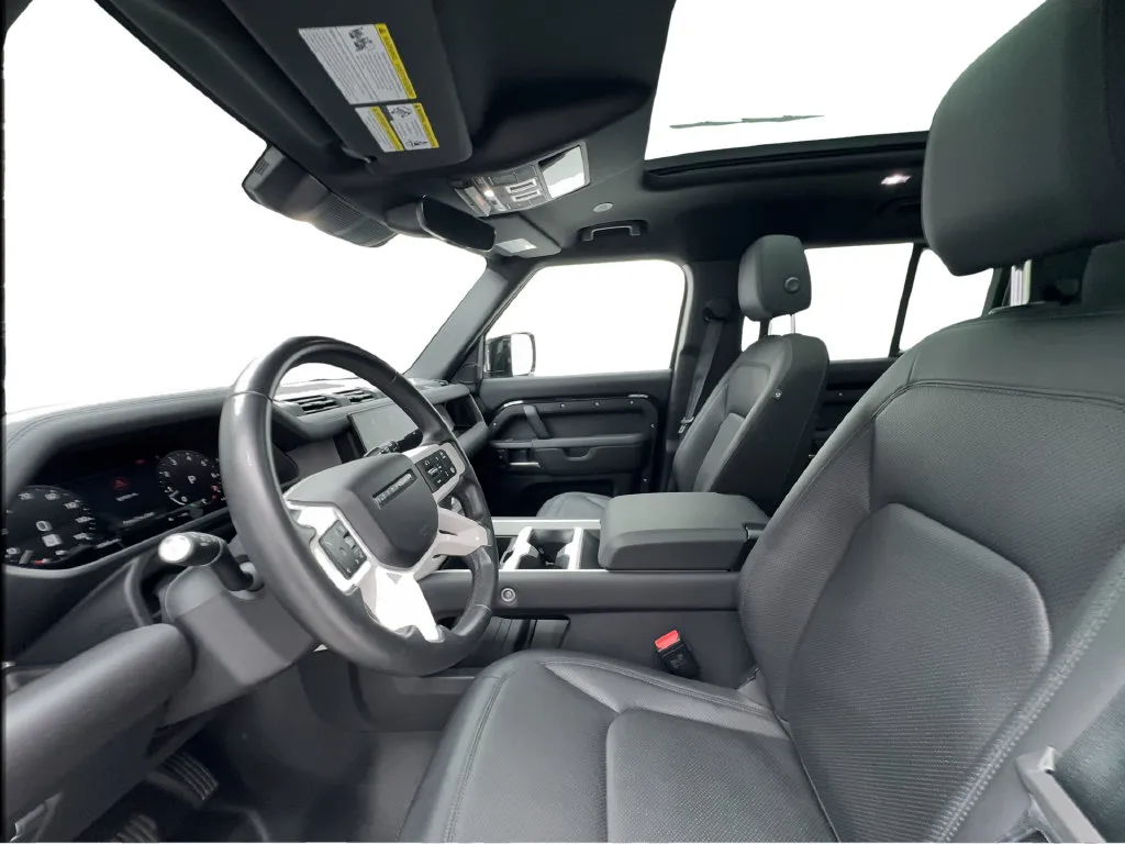 Land Rover Defender photo 21