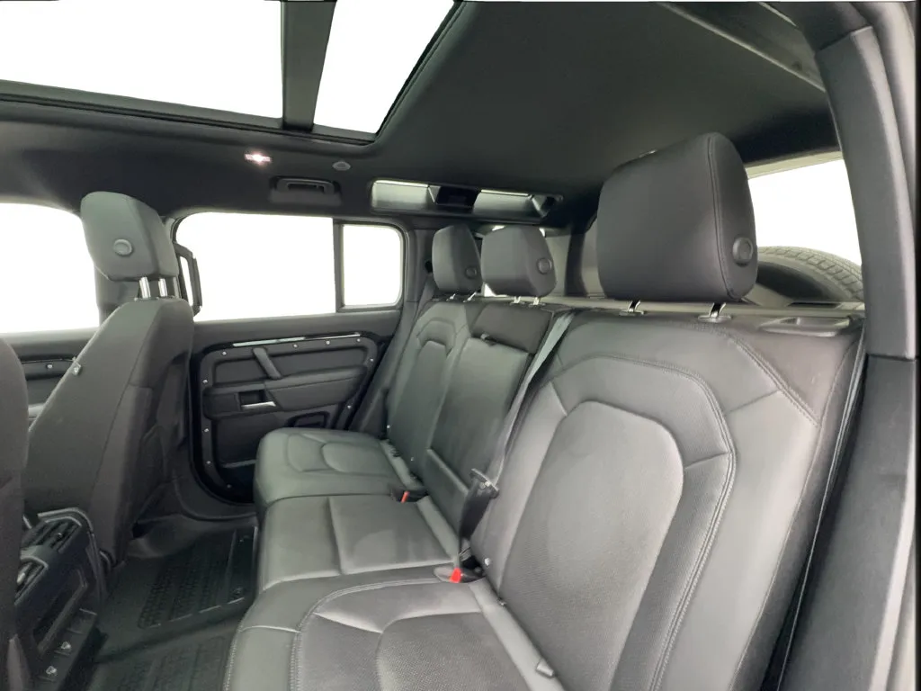 Land Rover Defender photo 26