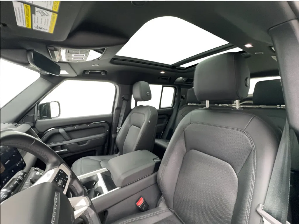 Land Rover Defender photo 20