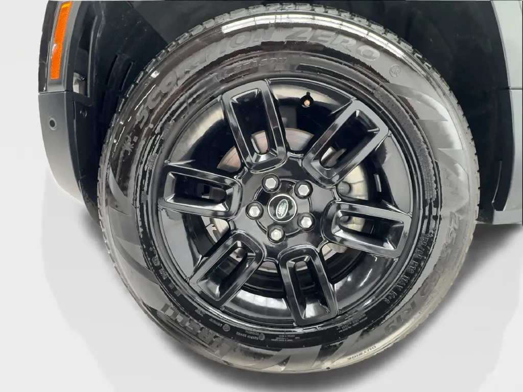 Land Rover Defender photo 15