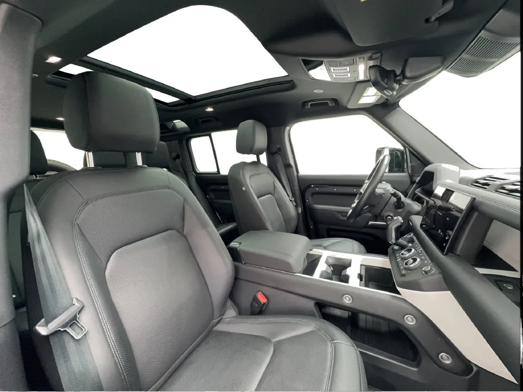 Land Rover Defender photo 33