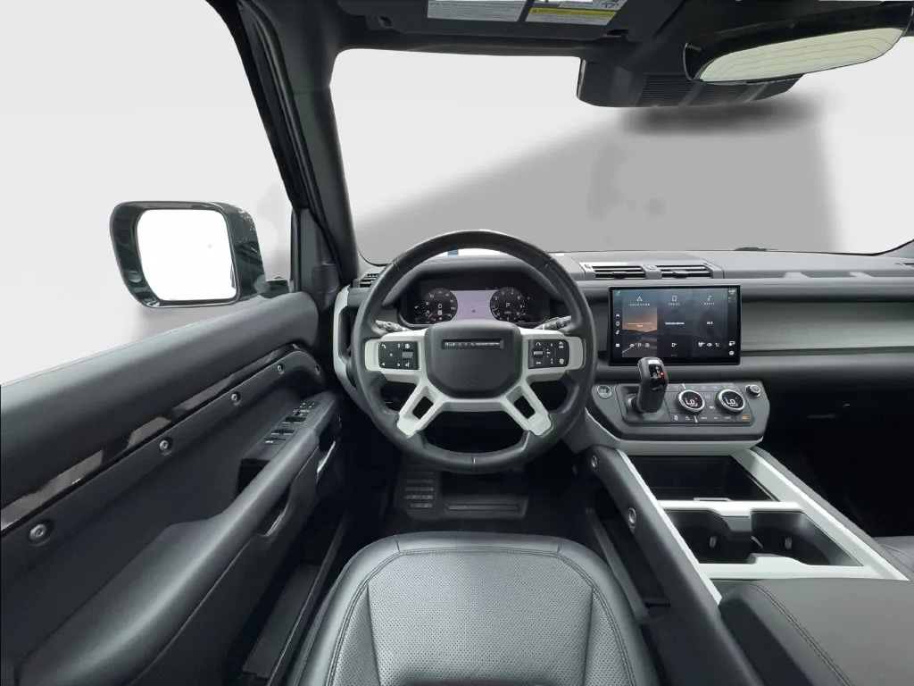 Land Rover Defender photo 36