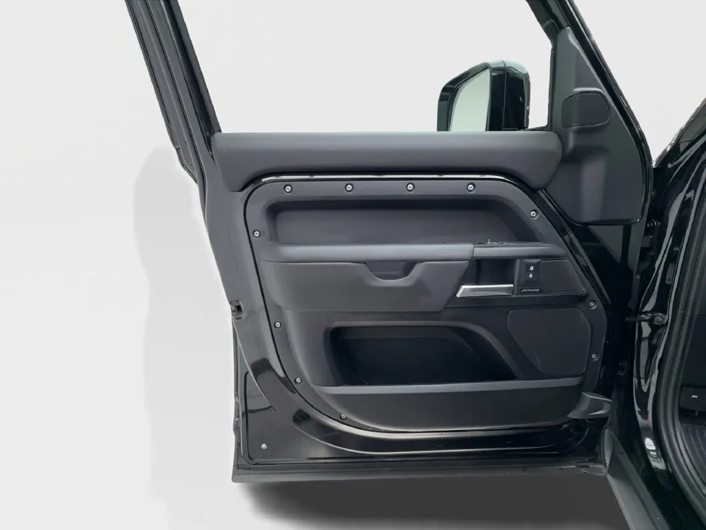Land Rover Defender photo 25