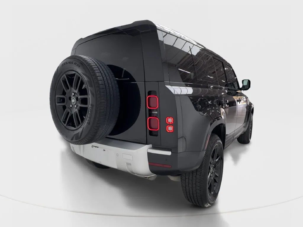 Land Rover Defender photo 11
