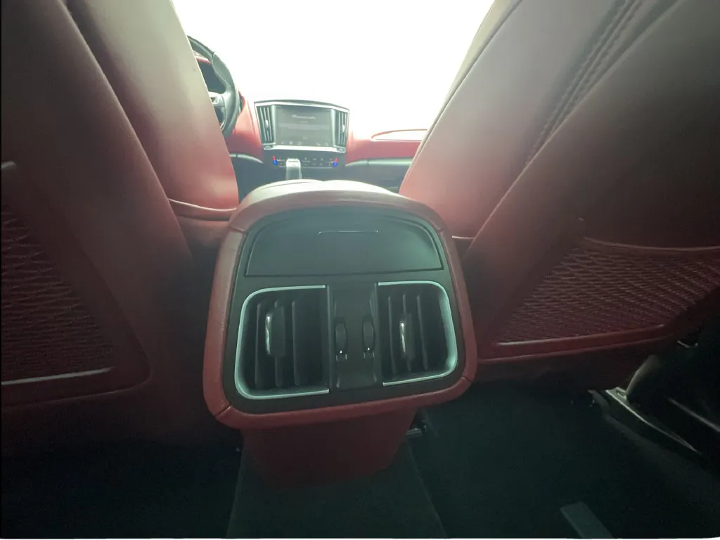 Maserati Levante photo 40