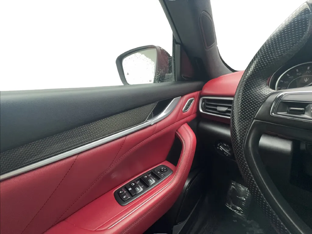 Maserati Levante photo 42
