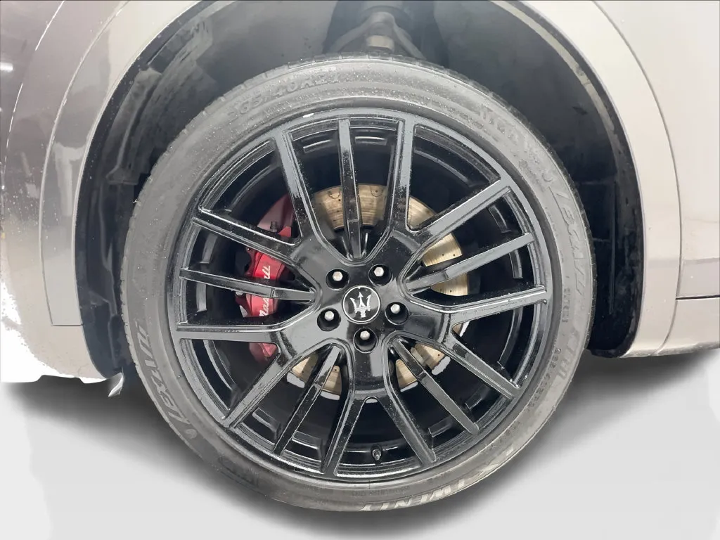 Maserati Levante photo 12