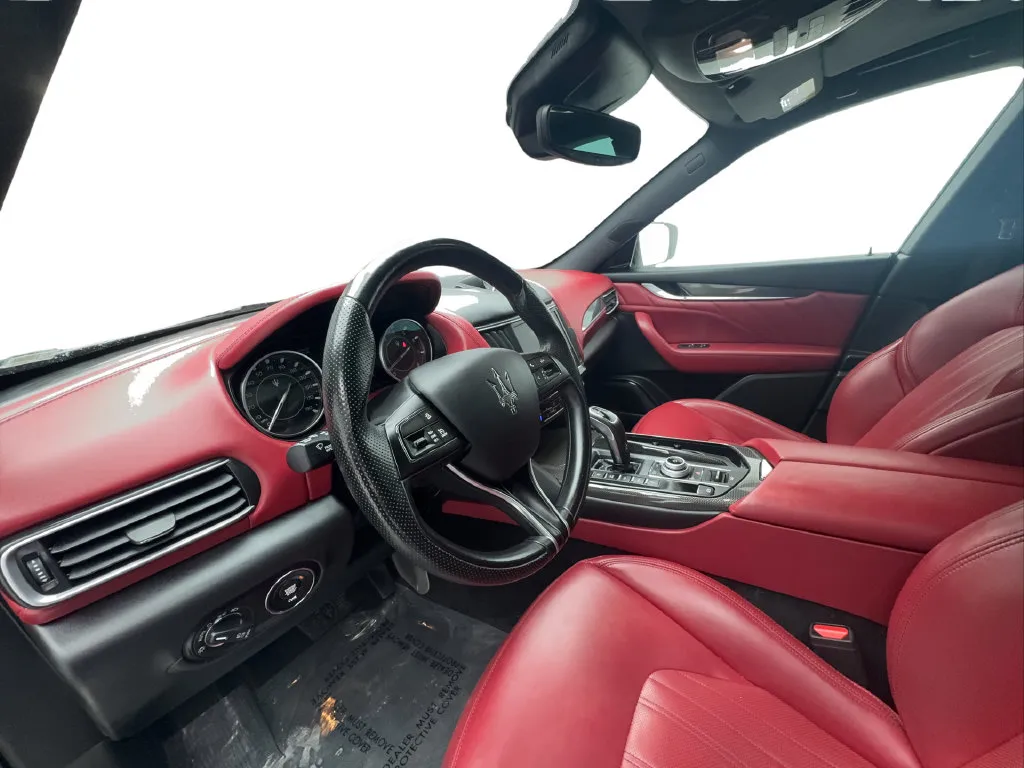 Maserati Levante photo 22