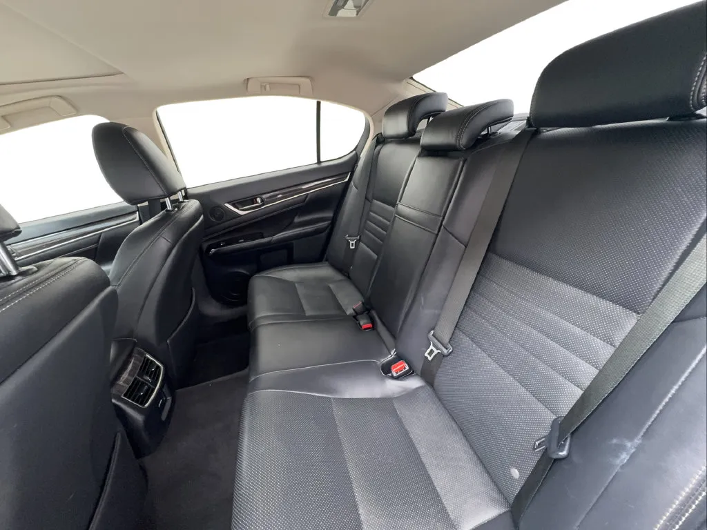 Lexus GS photo 32