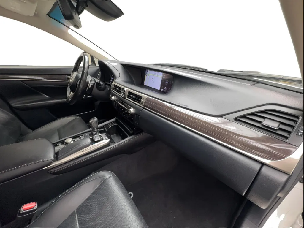 Lexus GS photo 39