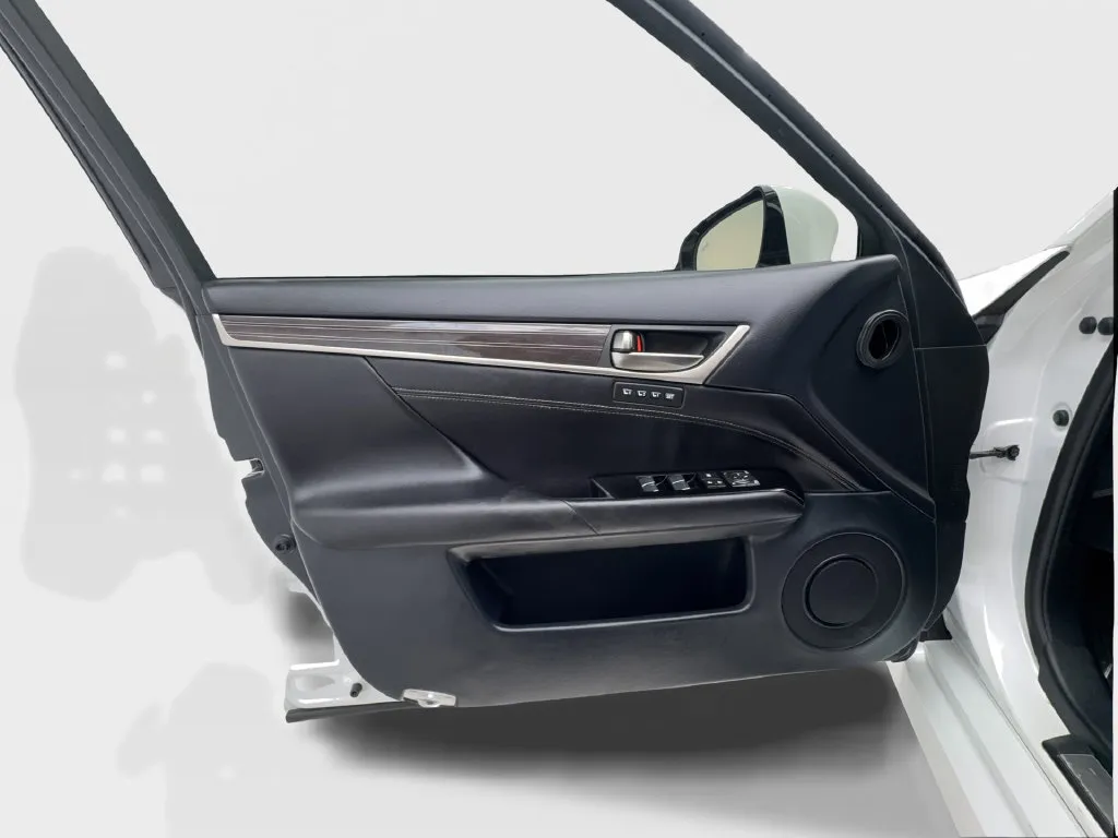 Lexus GS photo 30
