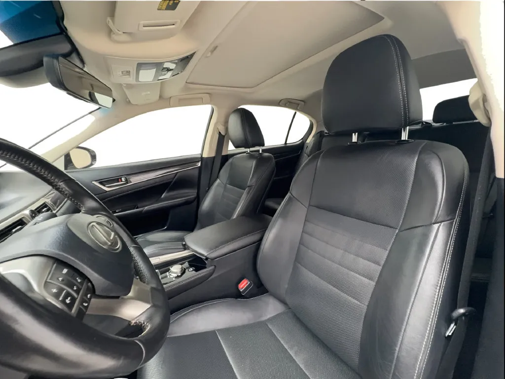 Lexus GS photo 26