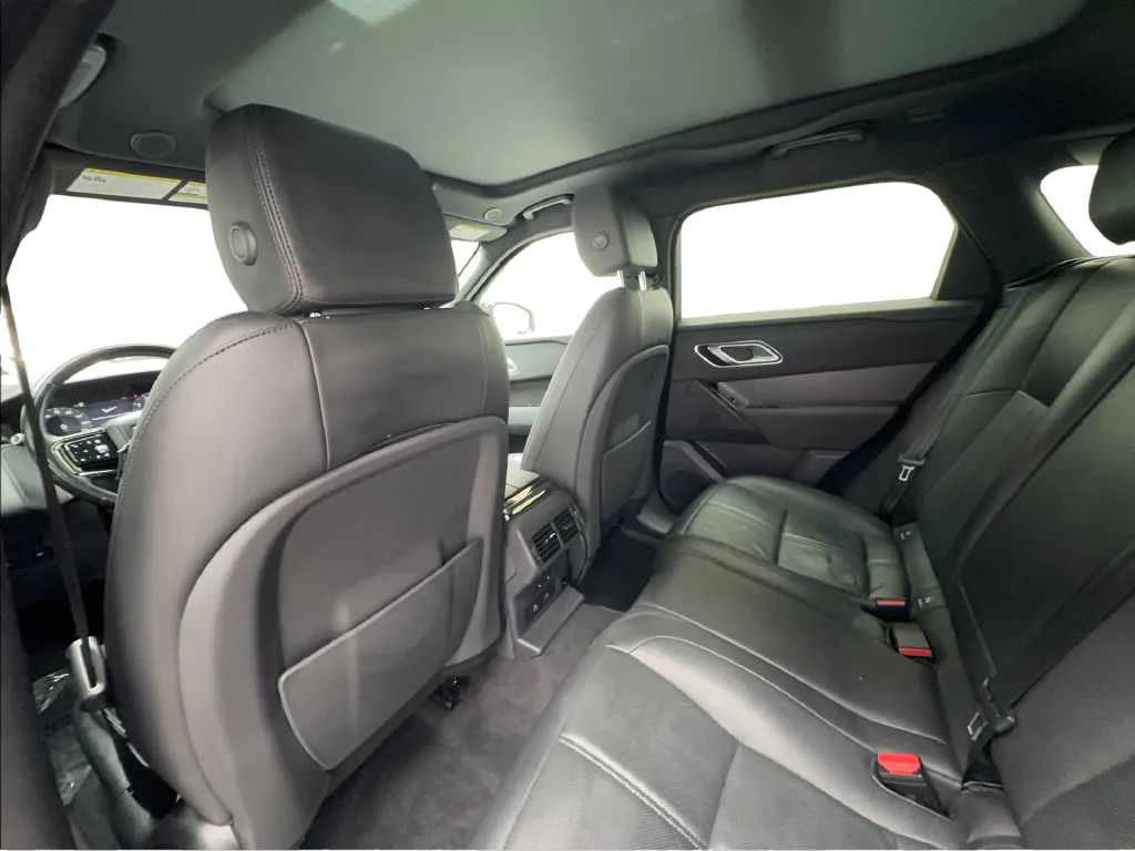 Land Rover Range Rover Velar photo 27