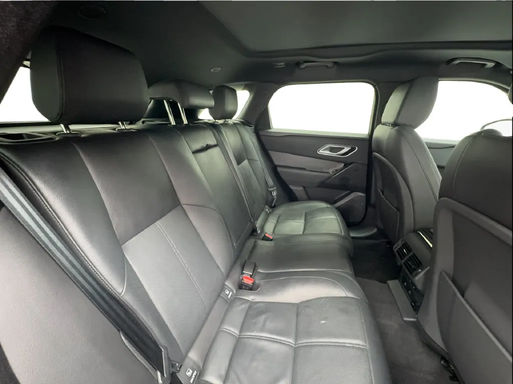 Land Rover Range Rover Velar photo 29