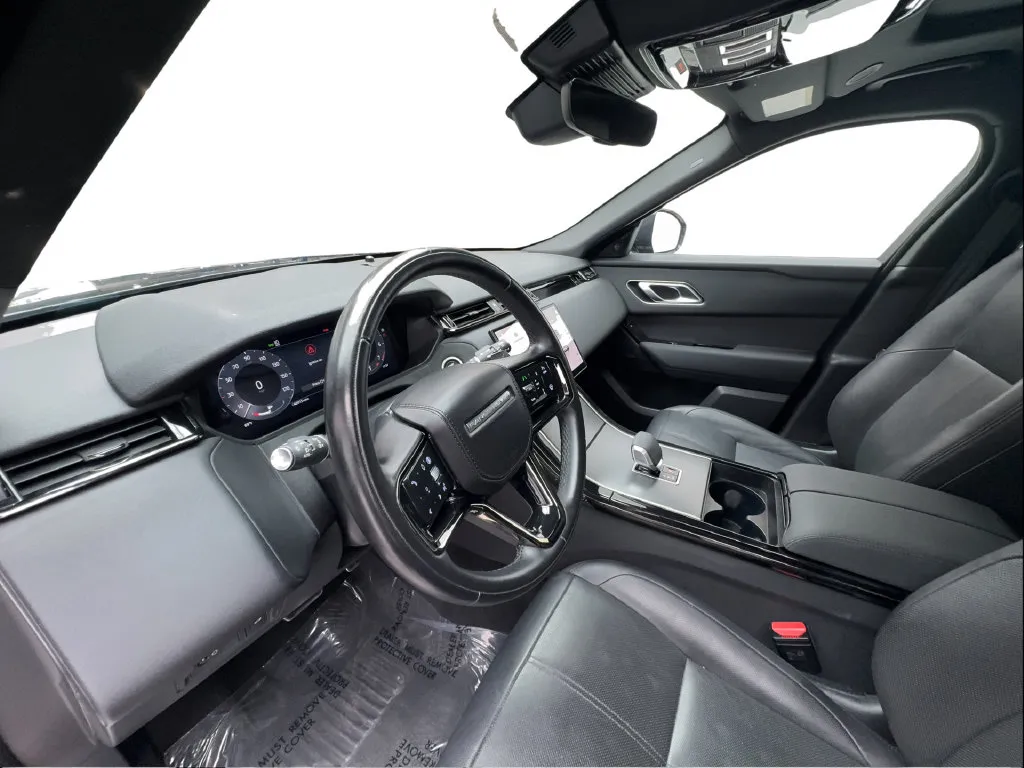 Land Rover Range Rover Velar photo 22