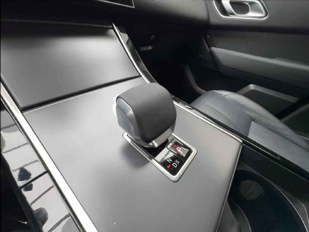 Land Rover Range Rover Velar photo 47