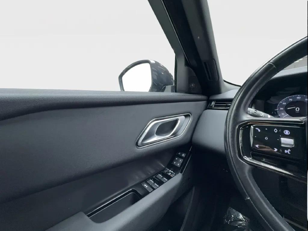 Land Rover Range Rover Velar photo 43