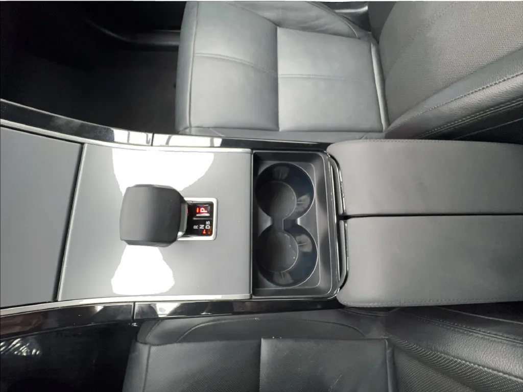 Land Rover Range Rover Velar photo 48