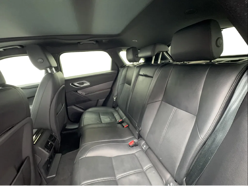 Land Rover Range Rover Velar photo 26