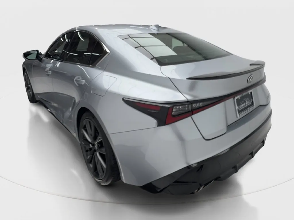 Lexus IS photo 11