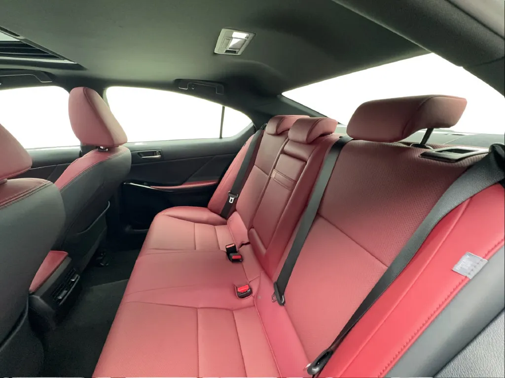 Lexus IS photo 28