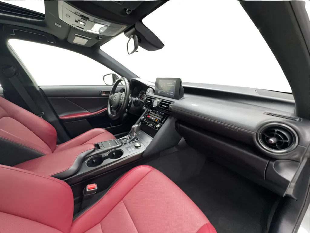 Lexus IS photo 36
