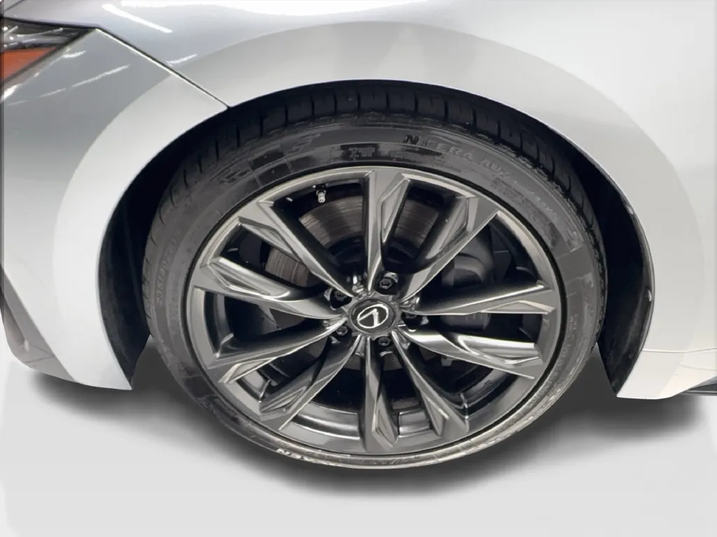 Lexus IS photo 15