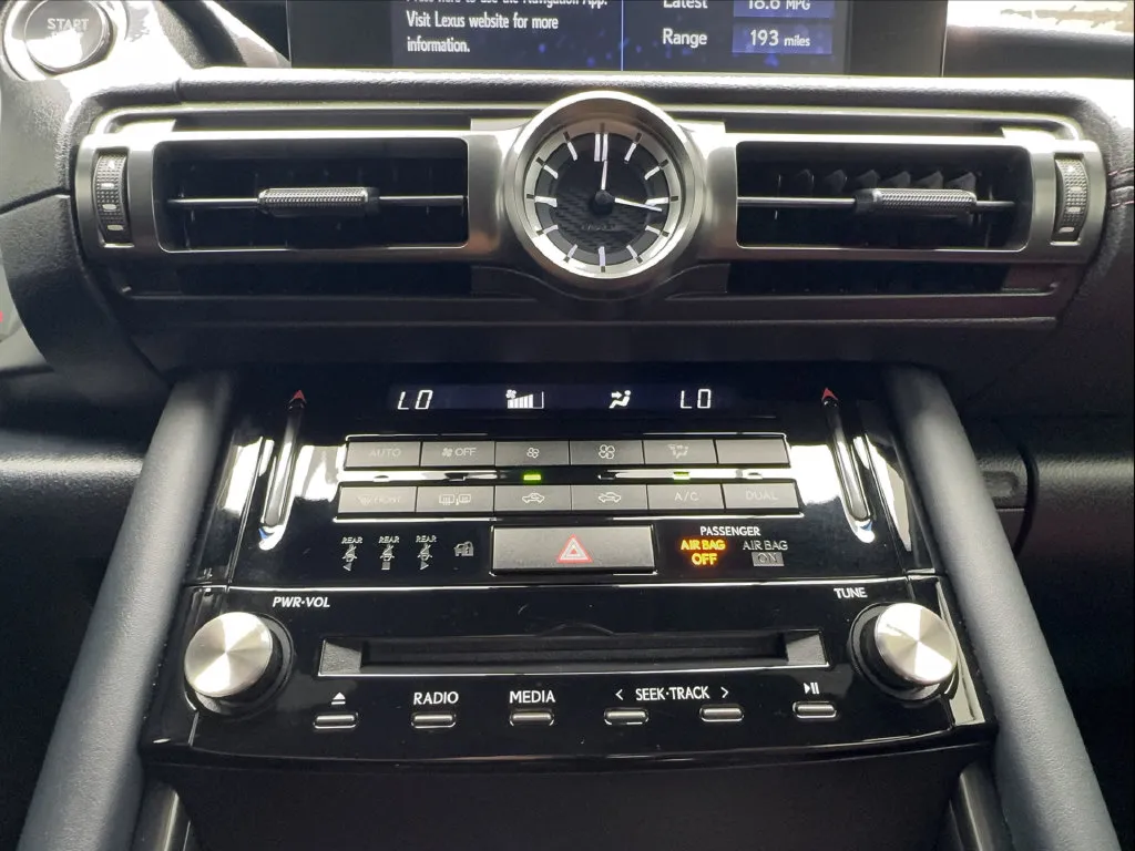 Lexus IS photo 58