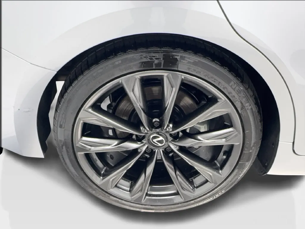 Lexus IS photo 18
