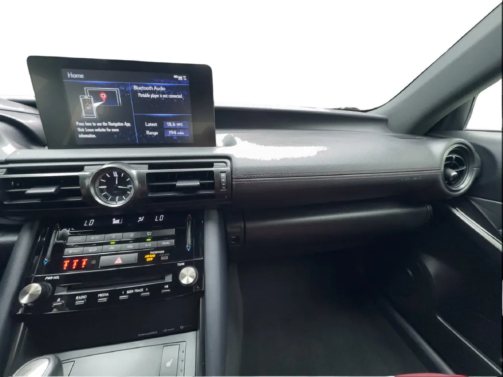 Lexus IS photo 49