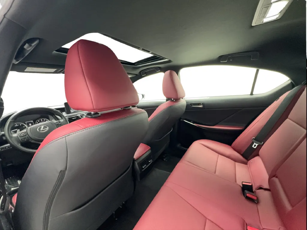 Lexus IS photo 27
