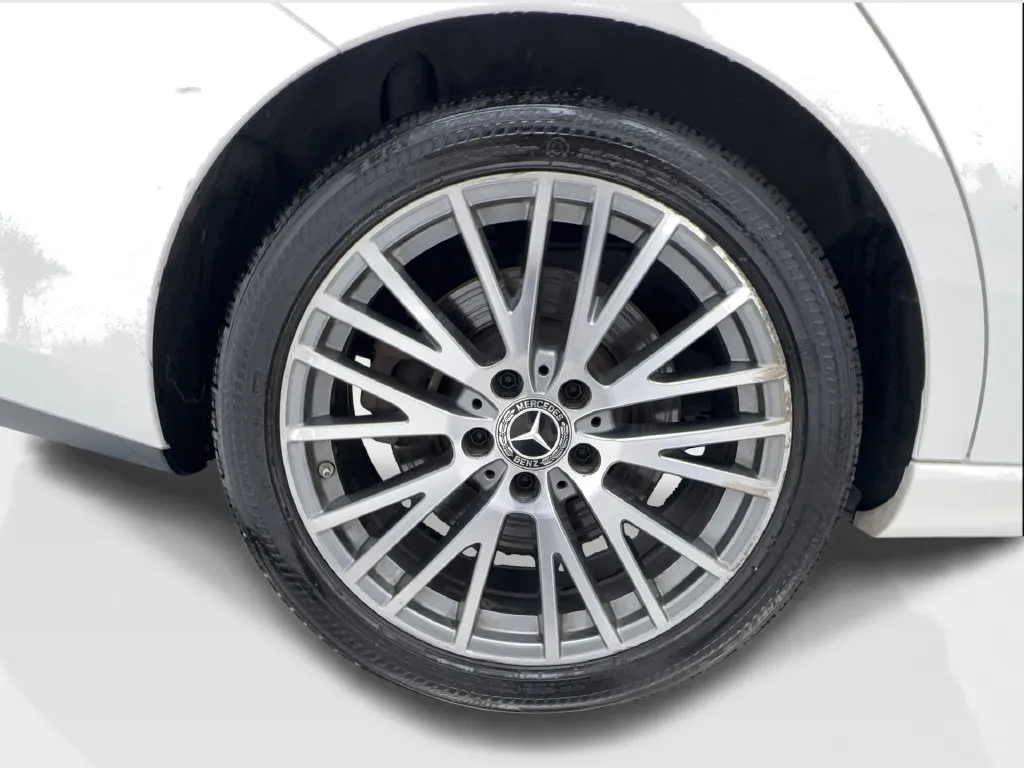 Mercedes-Benz CLA photo 18