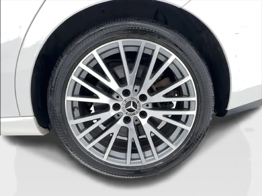 Mercedes-Benz CLA photo 16