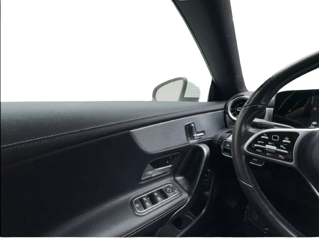 Mercedes-Benz CLA photo 40