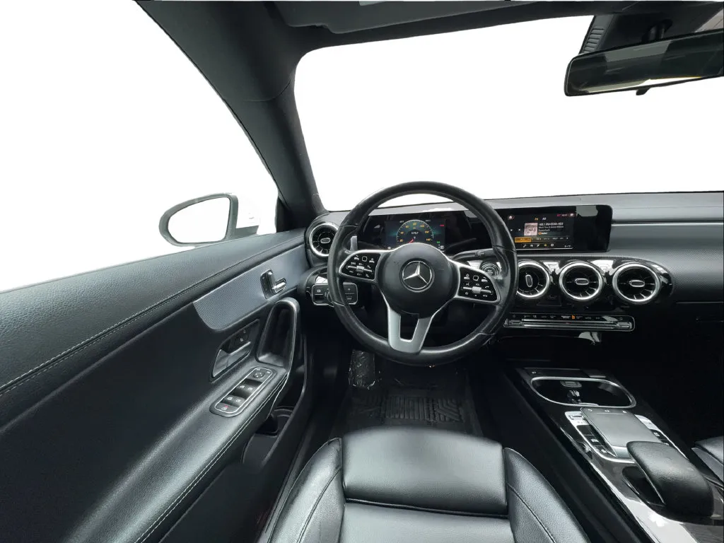 Mercedes-Benz CLA photo 35