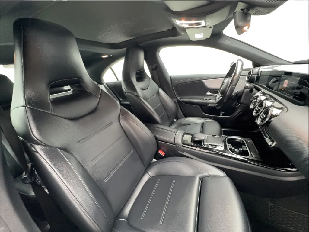 Mercedes-Benz CLA photo 32