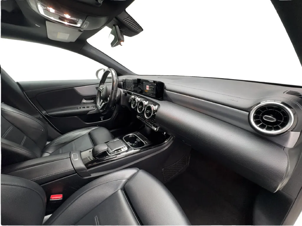 Mercedes-Benz CLA photo 33