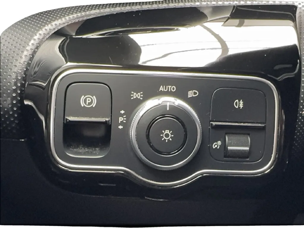Mercedes-Benz CLA photo 42