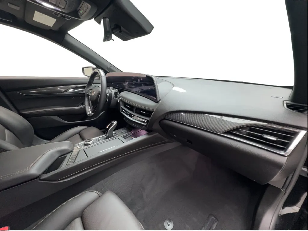 Cadillac CT5 photo 34