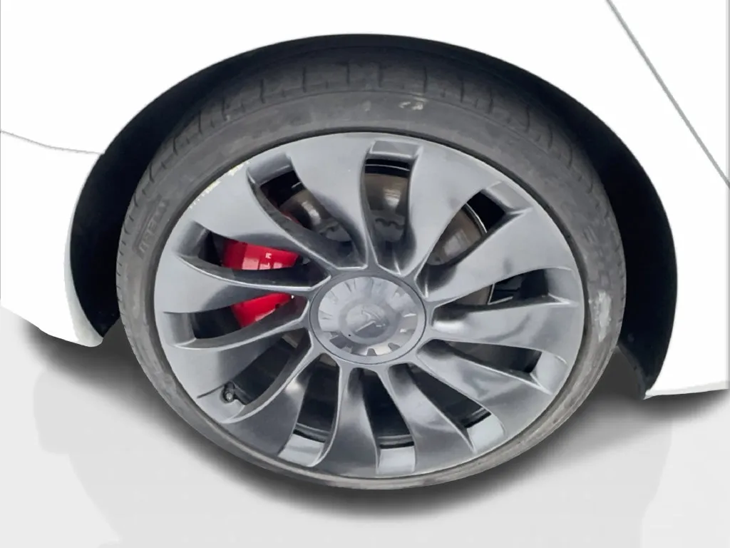 Tesla Model 3 photo 16