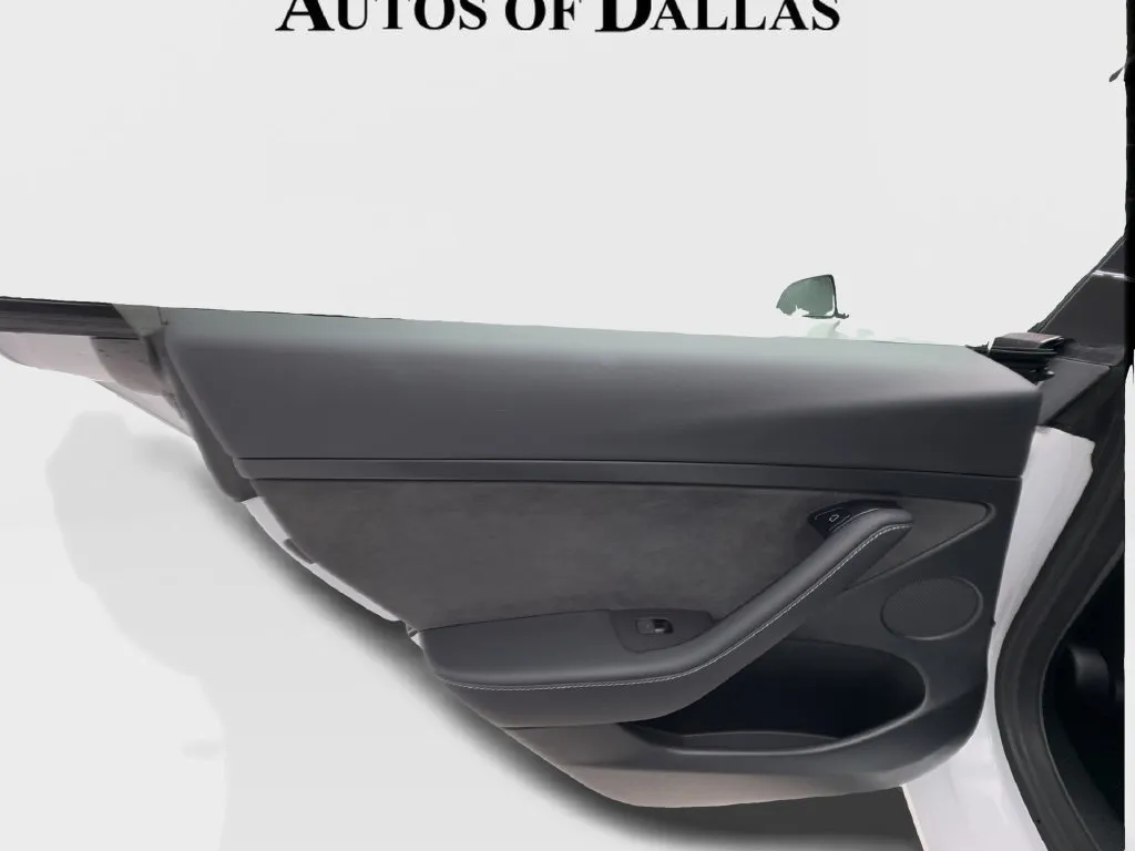 Tesla Model 3 photo 26