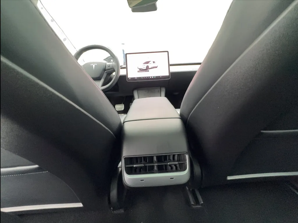 Tesla Model 3 photo 40