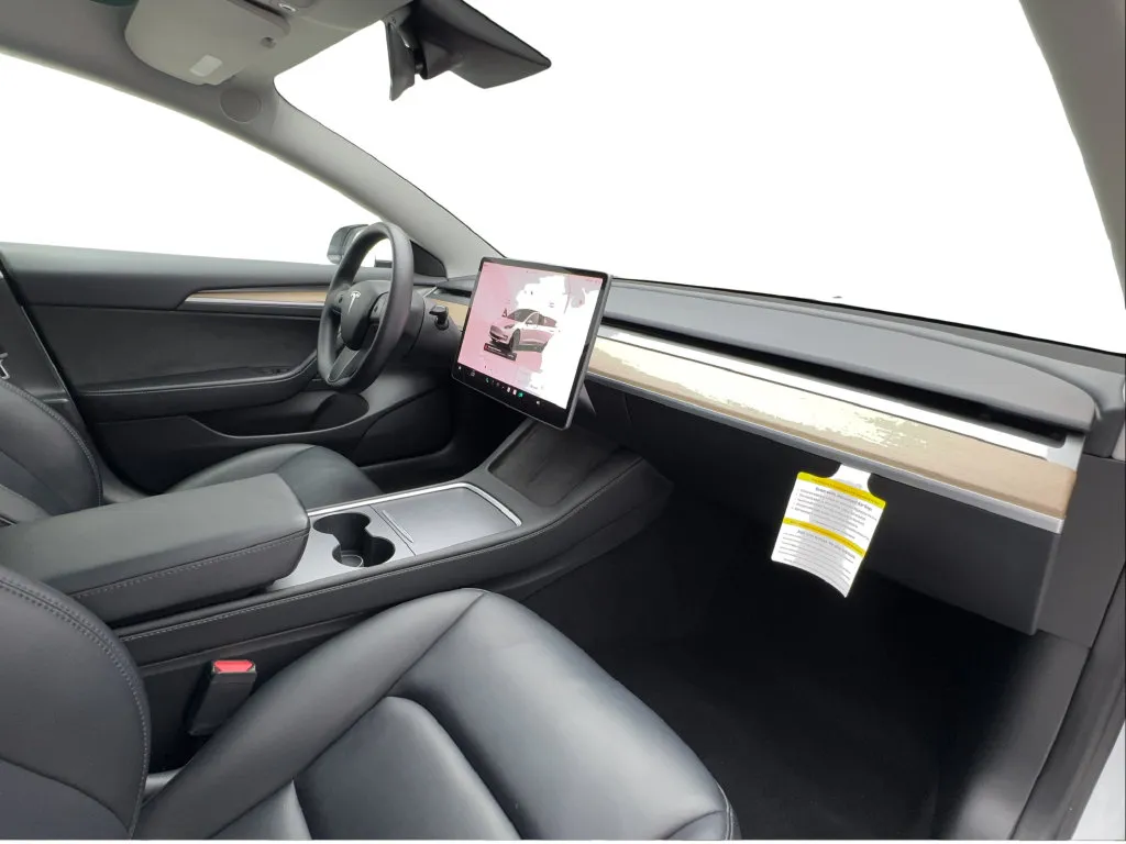 Tesla Model 3 photo 33