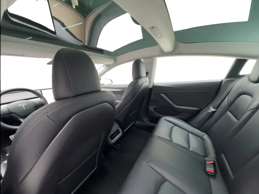 Tesla Model 3 photo 23