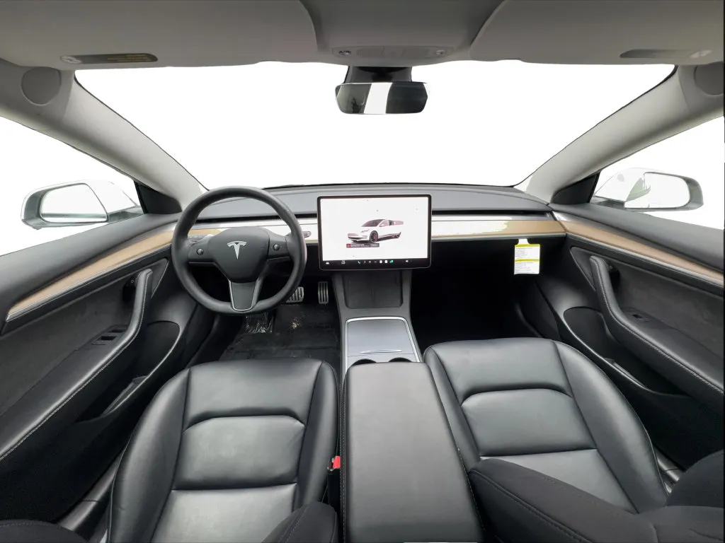 Tesla Model 3 photo 39